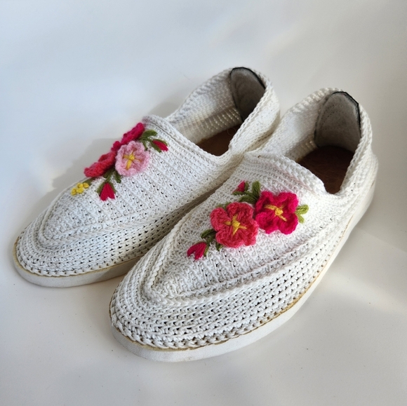 Embroidered Handmade Crochet Floral Women's Shoes Size US 6.5 "One of a kind" - Picture 3 of 7